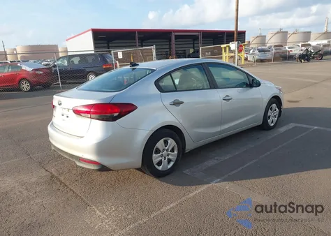 2018 Kia Forte Lx z USA, uszkodzony, nr VIN 3KPFK4A77JE202396